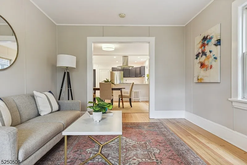 2 bed, 1.0 bath, $3,500 — Photo 4