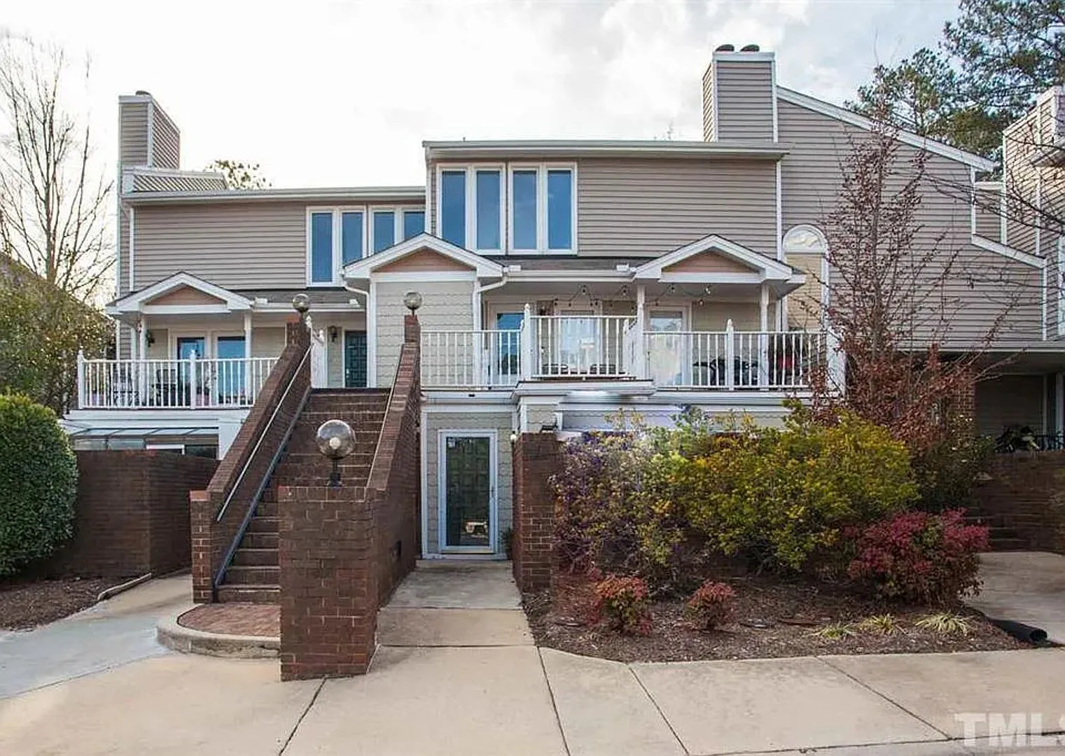 Charming 2BR Condo in Raleigh — Photo 1