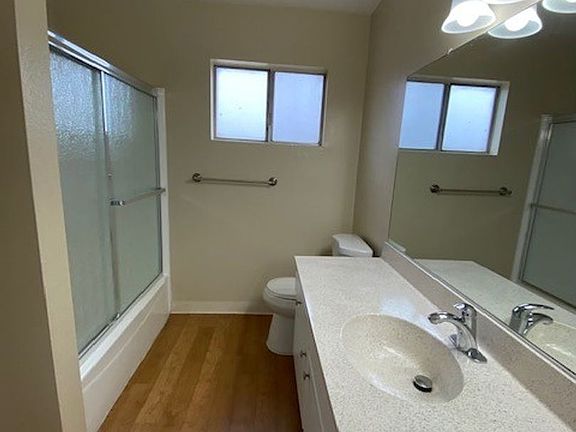 4th image of 3108 Vineland Ave APT 207