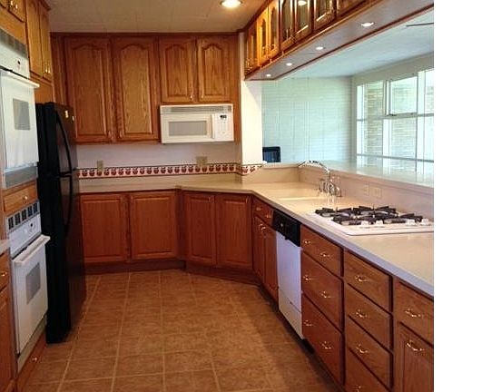 3rd image of 22424 Maplewood Dr