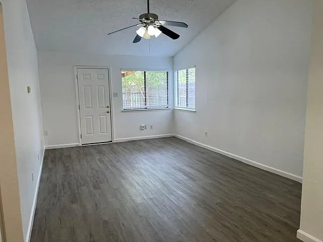 2 bed, 1.0 bath, 803 sqft, $1,475 — Photo 4