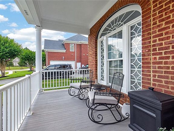 4th image of 821 Redleafe Cir