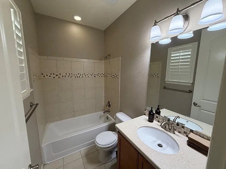 16558 Prospect Ln — Photo 7