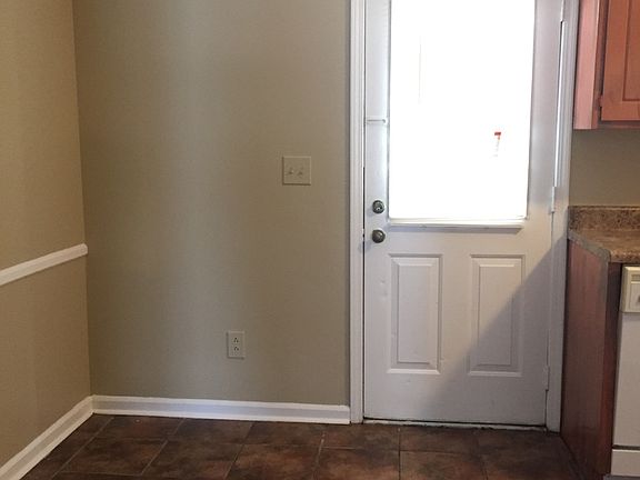 5th image of 1016 Louisville Rd #F