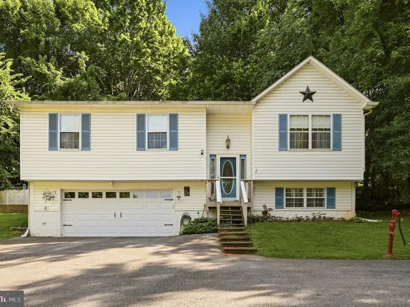 461 Rome Beauty Dr, Linden, VA 22642