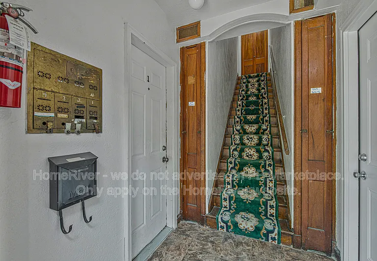 515 Franklin St NE #2 — Photo 2