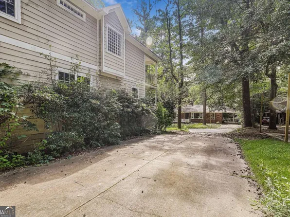 481 Pine Dr, Stone Mountain, GA 30083