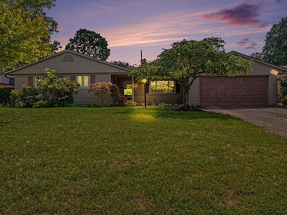 2nd image of 3664 Mountview Rd