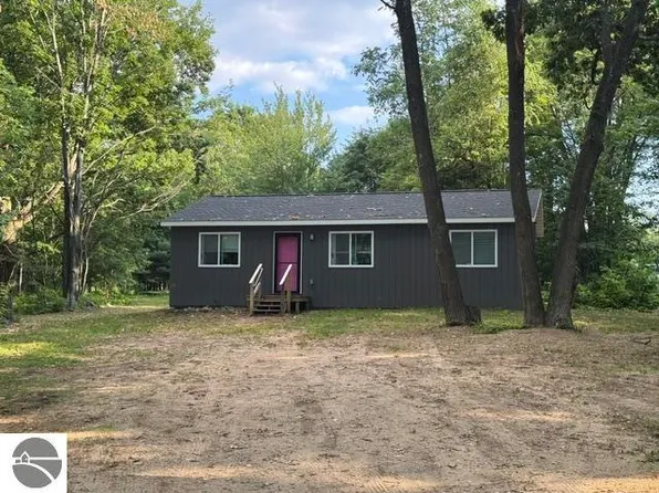 10403 W Round Lake Rd, Lake City, MI 49651