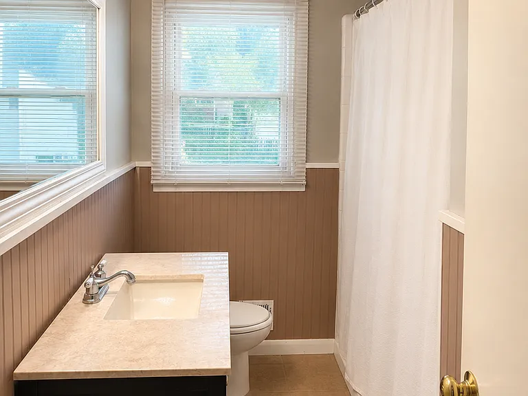 Full Bathroom #2