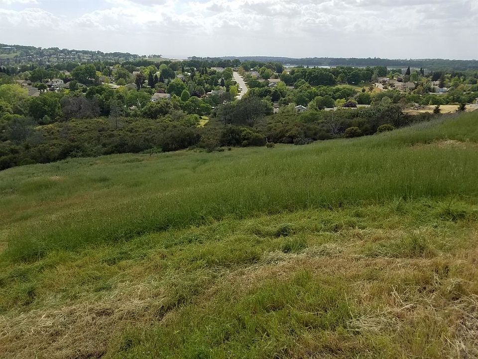 2nd image of 416 Oeste Ct