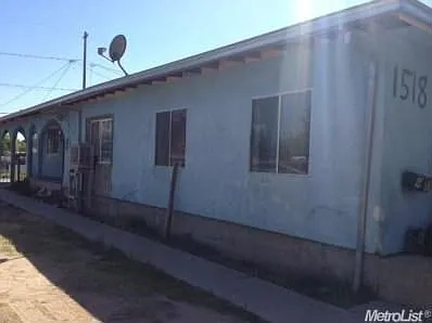 1518 Swan St photo 1