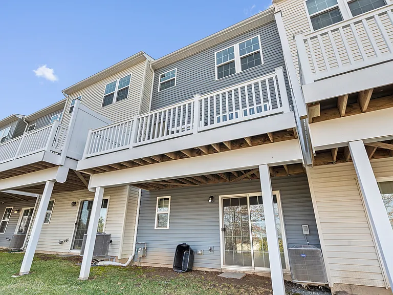 204 Station Dr — Photo 31
