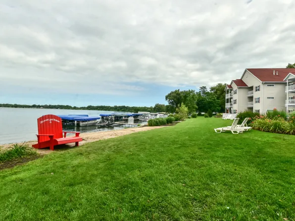 1505 S Shore Dr, Delavan, WI 53115