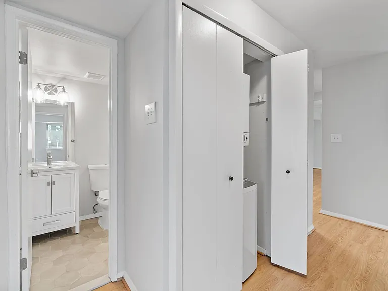 208 Victor Pkwy #A — Photo 15