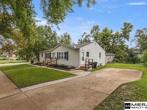 4th image of 3976 Seward St