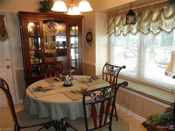 104 brookhollow dining