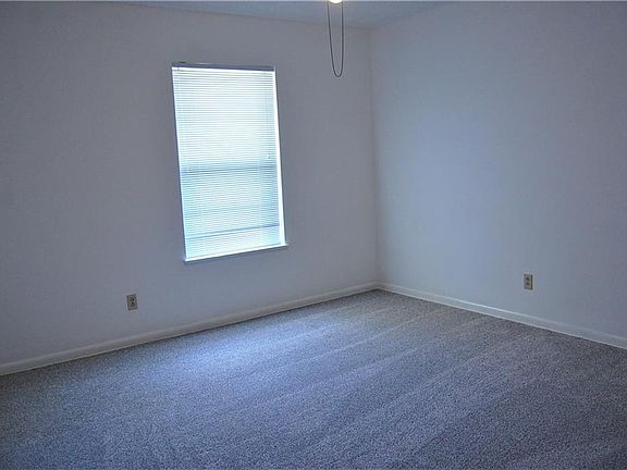 3rd image of 1316 Woodlawn St