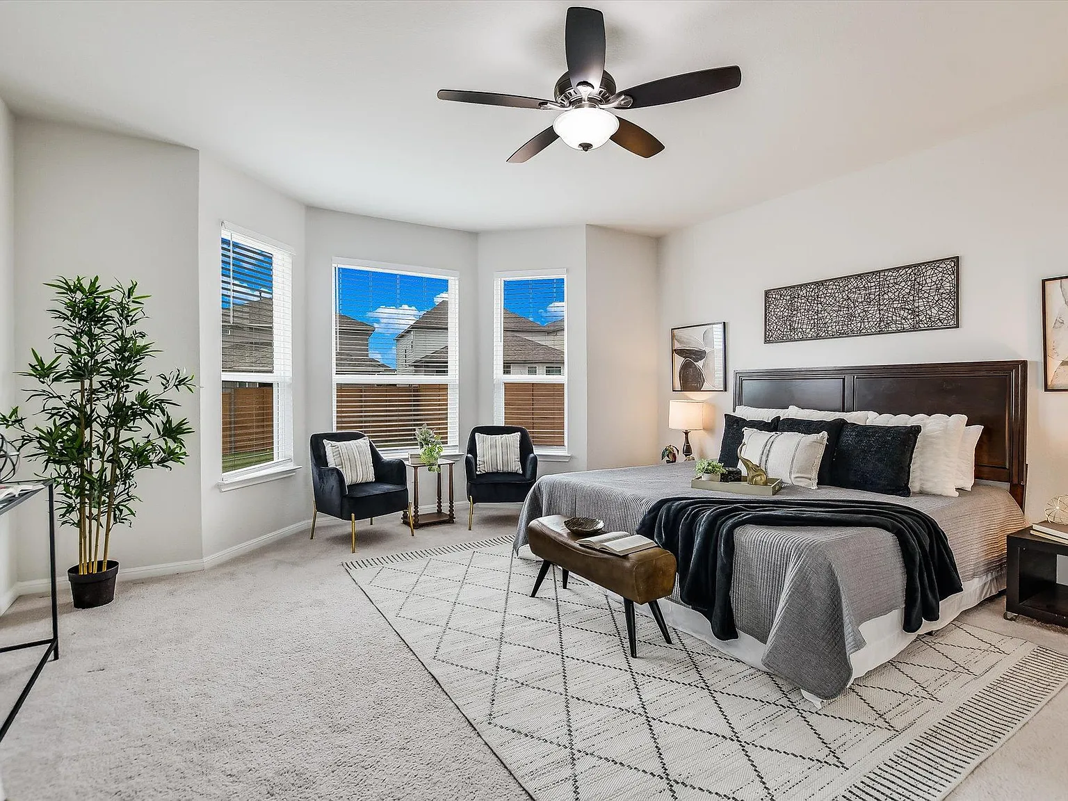 5 bed, 4.0 bath, 2858 sqft, $2,850 — Photo 4