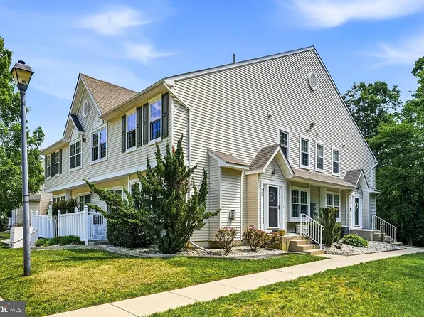 902 Tanglewood Dr, Sicklerville, NJ 08081