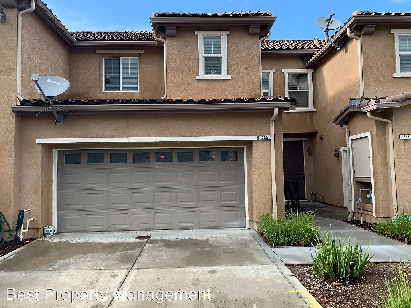 255 Washington Dr photo 1