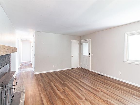 3rd image of 1608 Lee Ln