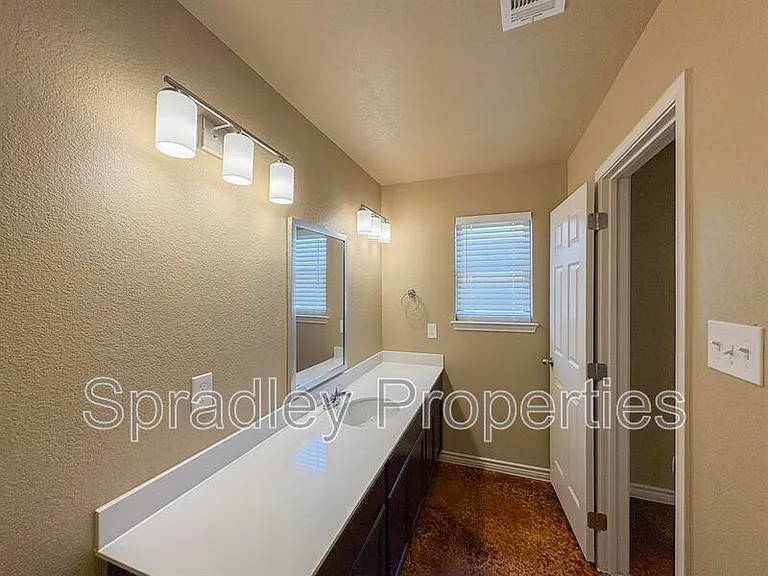 1004B Kerr Ct — Photo 12