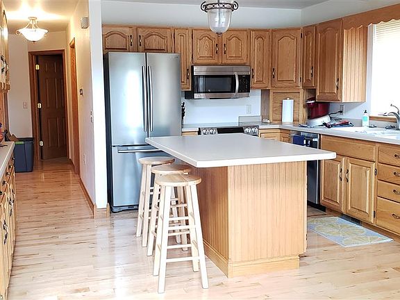 4th image of 213585 Edgewater Dr