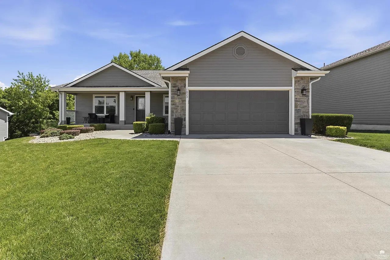 5 bed, 3140 sqft, $2,850 — Photo 1