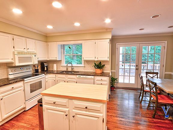 3rd image of 9540 Oldhouse Dr