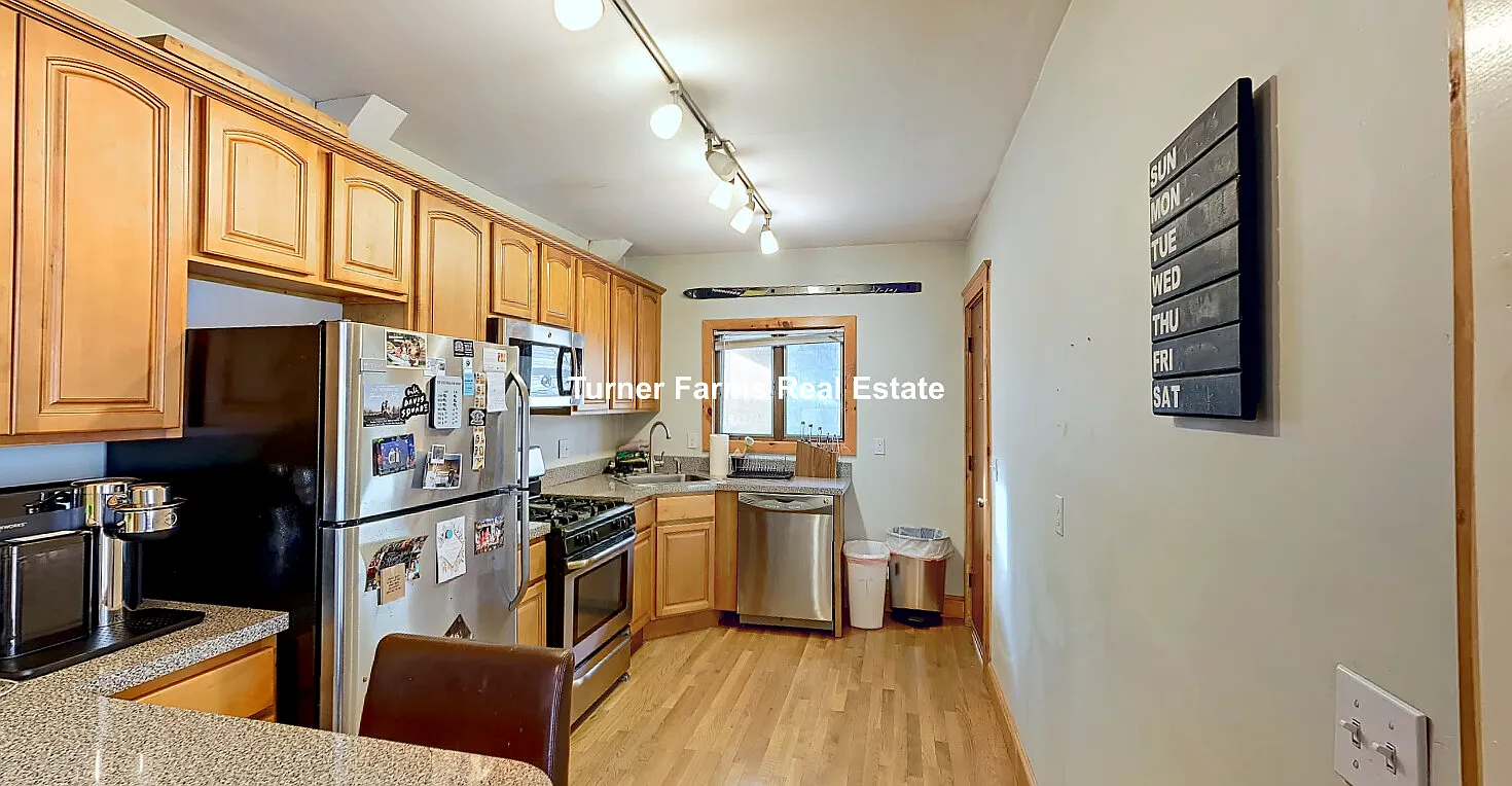 4 bed, 9999 sqft, $4,350 — Photo 3