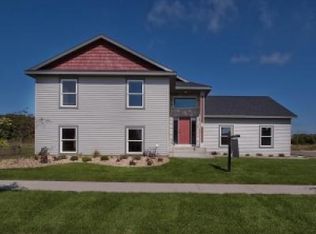 5812 Harvestview Dr NW, Rochester, MN 55901