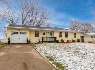 2019 Crestline Dr, Muscatine, IA 52761