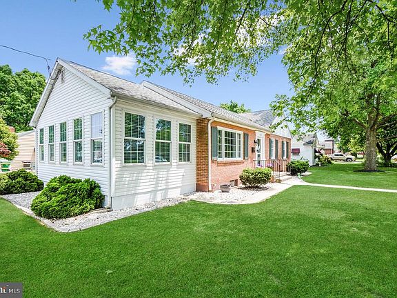 3rd image of 115 Orchard Cir