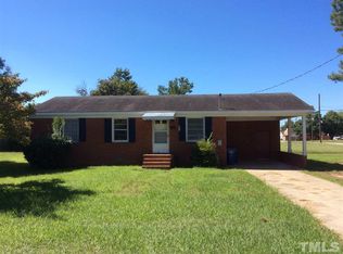 302 E Canary St, Dunn, NC 28334