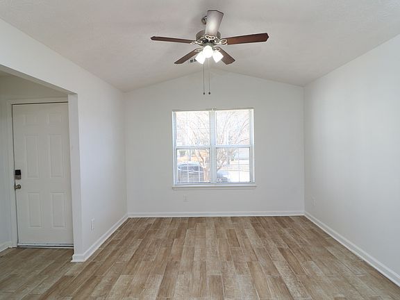 4th image of 4267 Chestnut Lake Ave