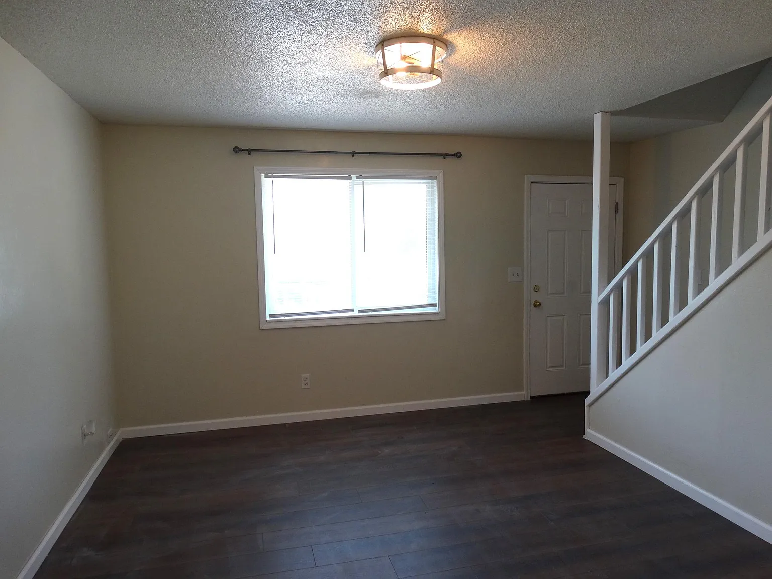 2 bed, 850 sqft, $1,250 — Photo 3