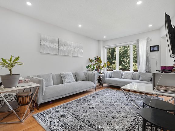 4th image of 276 Windhurst Dr