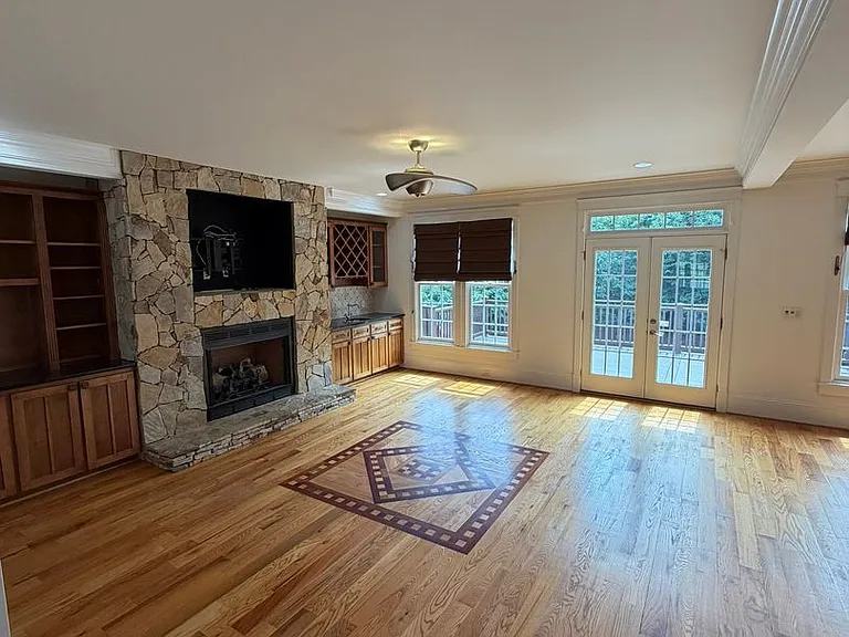 701 McDonald Ave — Photo 36