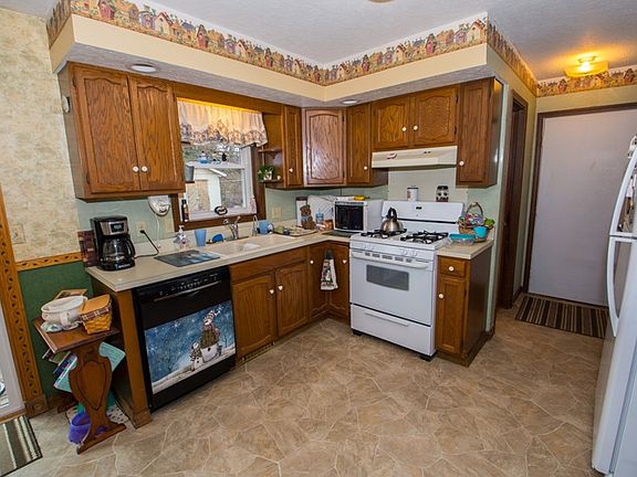 4th image of 66235 Chamfers Ln