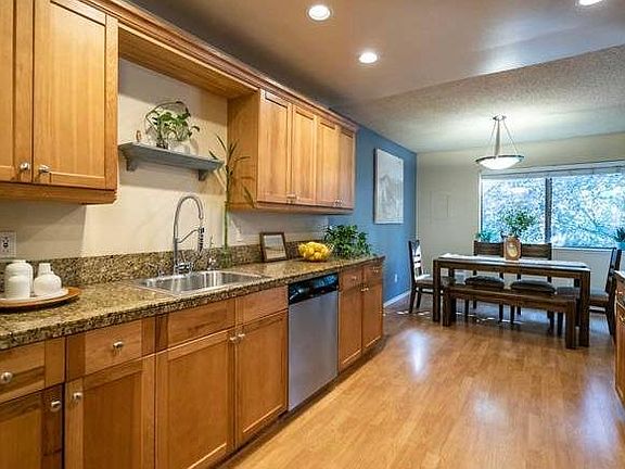 2nd image of 6745 SW Scholls Ferry Rd #34