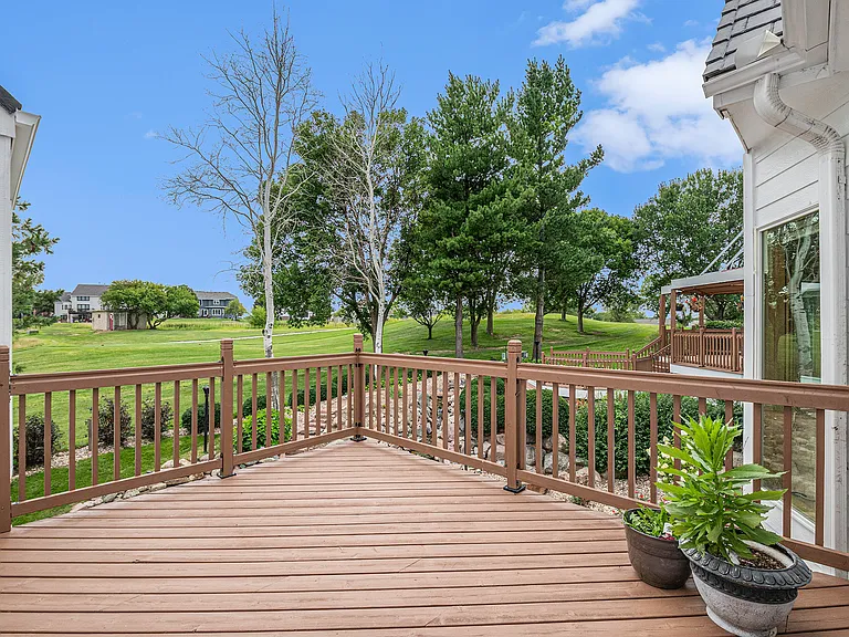 811 Western Hills Dr — Photo 16