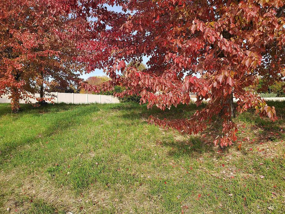 1st image of 502 W Palouse River Dr