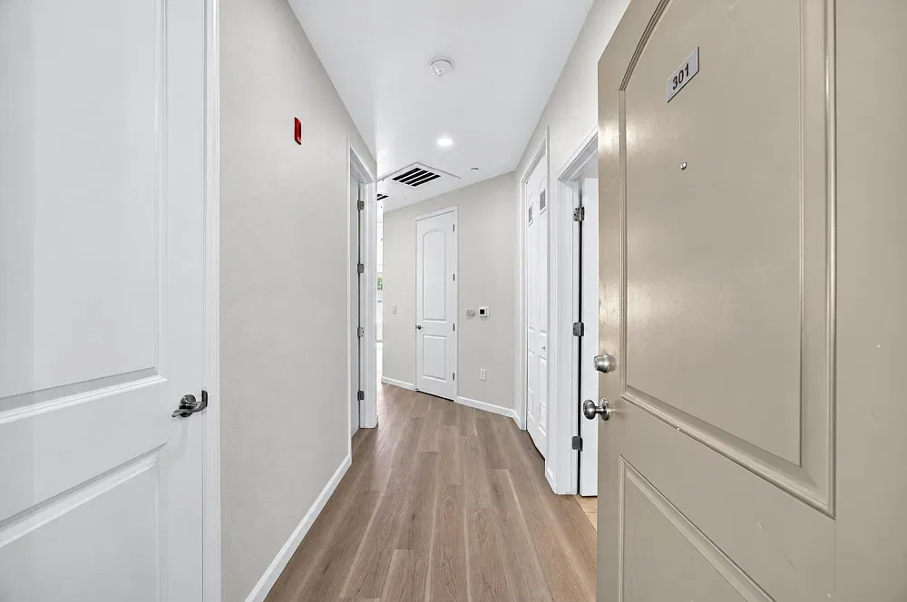 2 bed, 1038 sqft, $2,300 — Photo 2