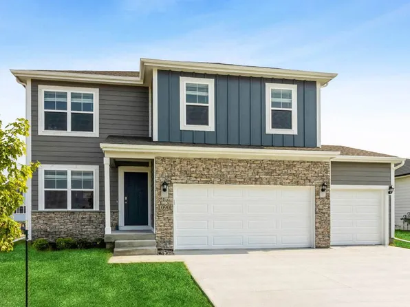 3017 Sweetwater Dr, Des Moines, IA 50320