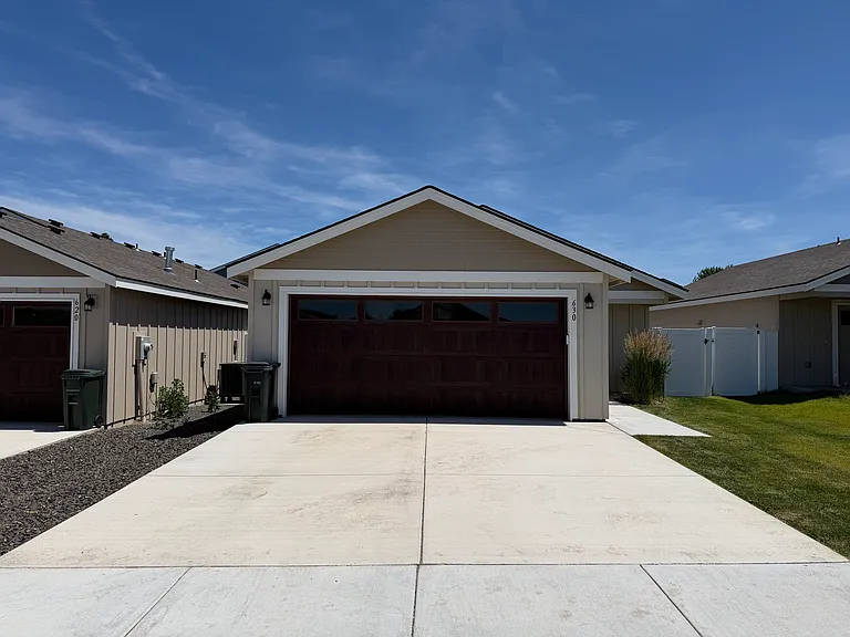 630 Tinley St — Photo 2