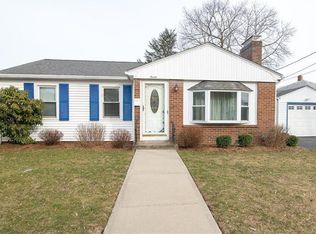 7 Woodbine St, Riverside, RI 02915