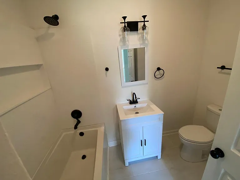 607 Glasgow Rd — Photo 12