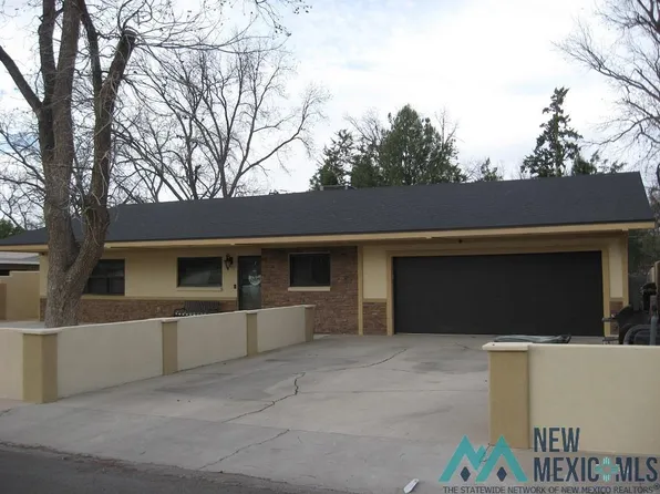 1406 S Country Club Cir, Carlsbad, NM 88220