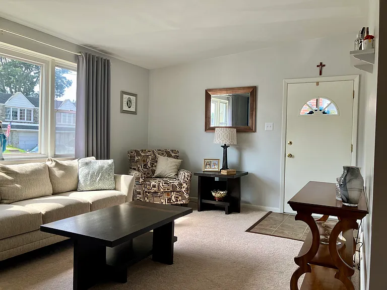 549 Wartman St — Photo 3